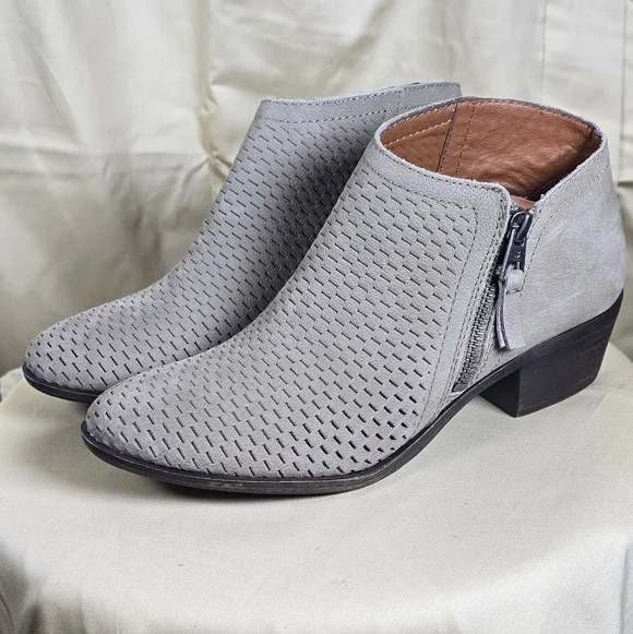 Lucky Brand Bohemian Cabincore Beige Suede Perforated Ankle Booties 8.5M - Picture 1 of 13